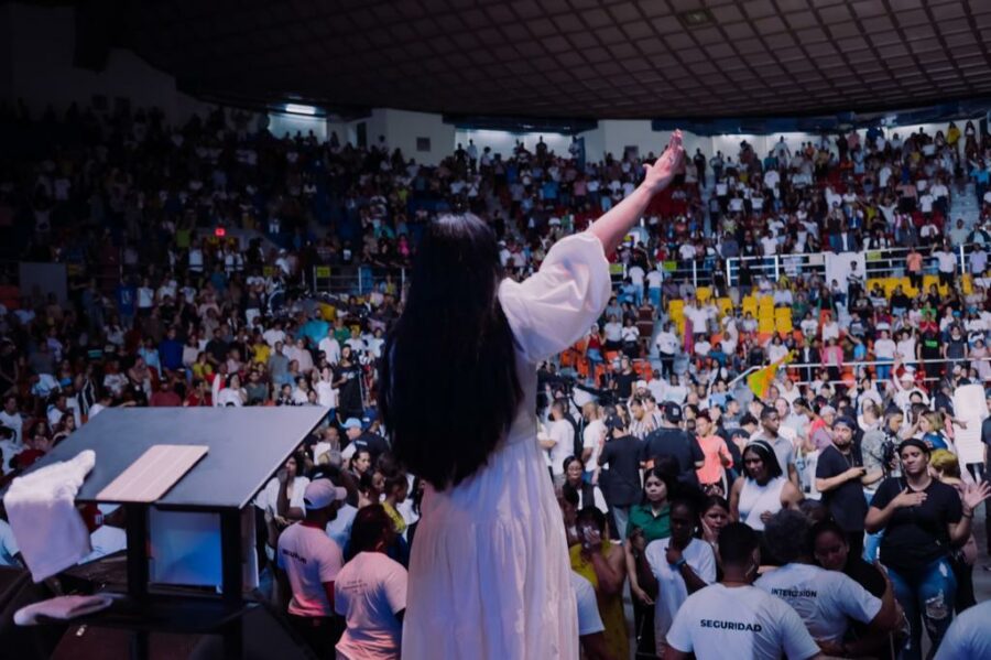 Yesenia Then abarrota la Gran Arena del Cibao con Soplo de Vida 10